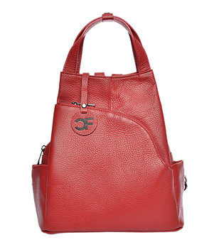 Кожена дамска раница в червен цвят снимка