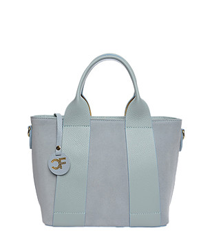 Дамска кожена чанта в сив нюанс снимка