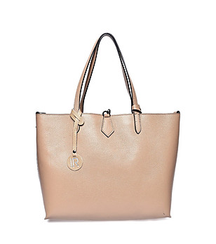 Кожена дамска чанта в нюанс на цвят капучино снимка