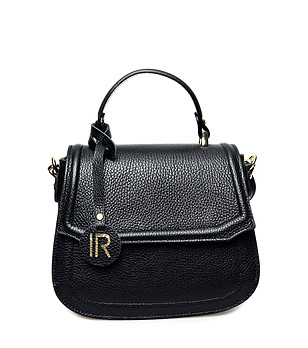 Малка черна чанта от естествена кожа с твърди стени снимка