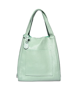 Дамска кожена чанта в зелен нюанс снимка