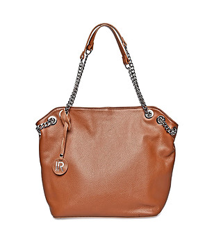 Кожена дамска чанта в цвят коняк с верижка снимка