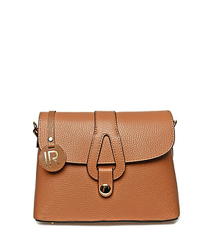 Кожена дамска чанта в нюанс на цвят коняк снимка