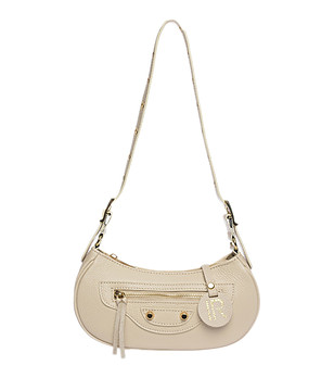 Дамска кожена чанта тип багета в светлобежово снимка