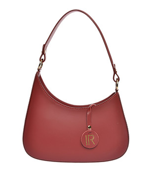 Дамска червена кожена чанта с асиметричен дизайн снимка