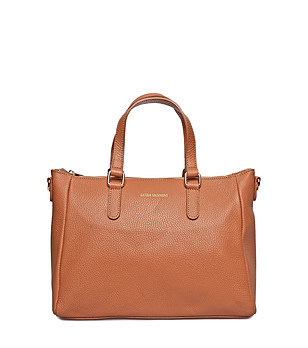 Дамска чанта от естествена кожа в цвят коняк снимка