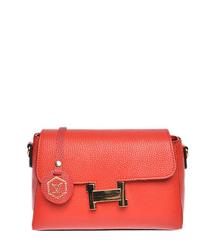 Червена кожена чанта през рамо  снимка