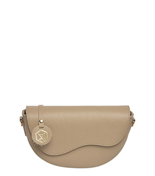 Дамска кожена чанта през рамо в цвят таупе снимка