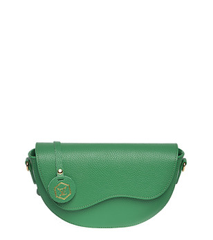 Дамска кожена чанта през рамо в зелено снимка