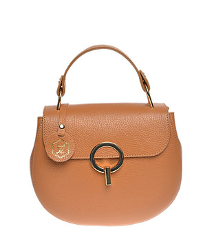 Малка кожена дамска чанта в цвят коняк снимка