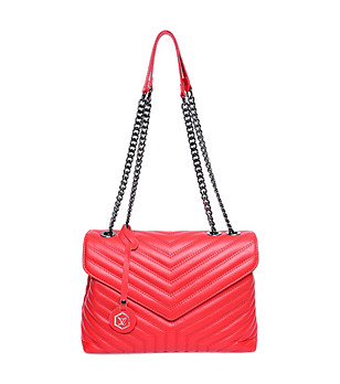 Червена дамска чанта за рамо снимка