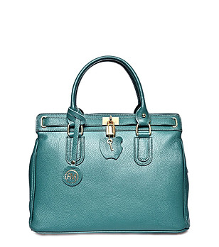 Дамска коженa чанта в зелен нюанс снимка