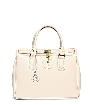 Дамска светлобежова коженa чанта Zita снимка