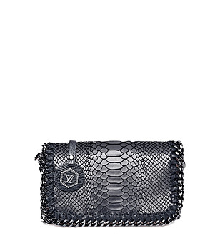 Черна дамска клъч чанта с релеф с верижка  снимка