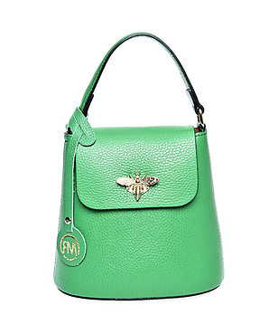 Дамска кожена чанта в зелено  снимка