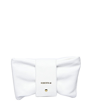 Бяла дамска кожена чанта снимка