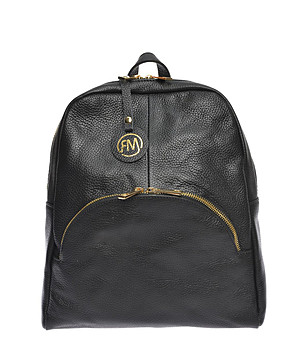 Черна дамска раница от естествена кожа  снимка