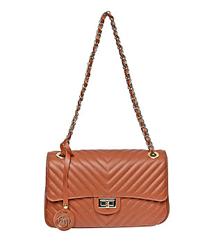 Дамска чанта от естествена кожа в цвят коняк  снимка