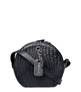 Черна кръгла дамска кожена чанта с ефектен релеф Darlene снимка