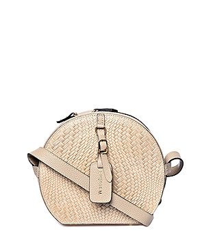 Дамска кожена чанта за рамо в бежово Sara снимка