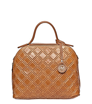 Кожена дамска чанта на ромбове Xita в цвят коняк снимка