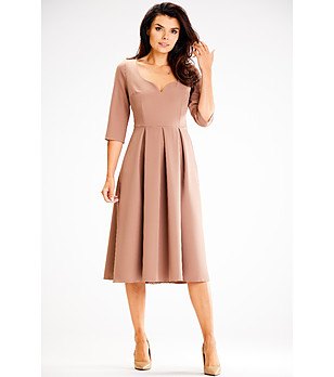 Рокля в цвят капучино със сърцевидно деколте Leona снимка