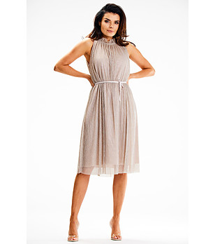 Бежова рокля с връзка при талията с блестящ ефект Tina снимка