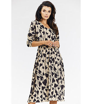 Бежова рокля с принт Diona снимка