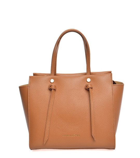 Дамска кожена чанта в цвят коняк снимка