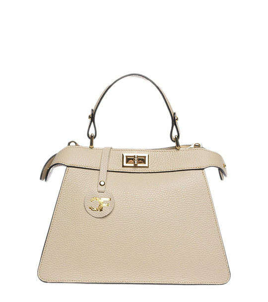 Светлобежова трапецовидна дамска кожена чанта снимка