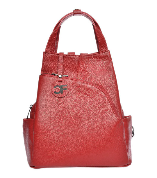 Кожена дамска раница в червен цвят снимка