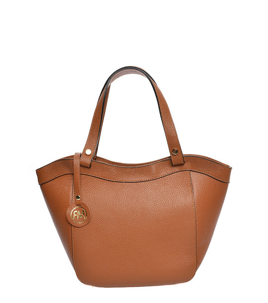 Дамска чанта от естествена кожа в цвят коняк снимка