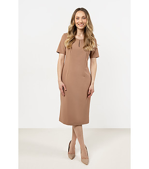 Вталена бежова рокля Adele снимка