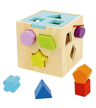 Дървен сортер с цветни форми снимка