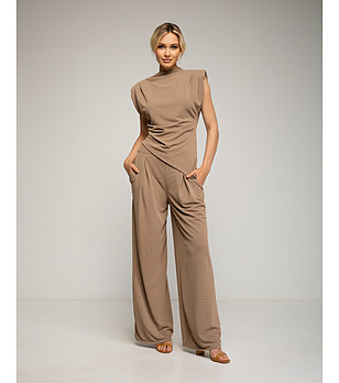 Елегантен бежов комплект от блуза и панталон  снимка