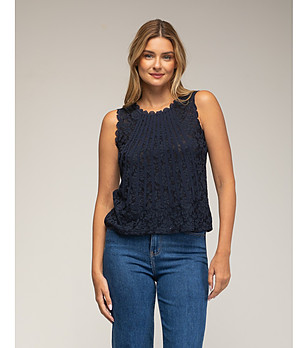 Тъмносин топ с дантела снимка