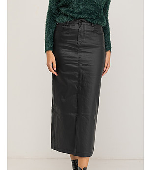 Черна вталена пола снимка