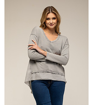 Памучна сива дамска oversize блуза снимка