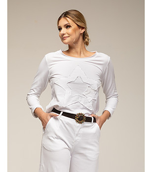 Памучна бяла дамска блуза с апликация снимка