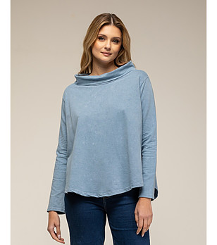 Синя памучна дамска блуза в ефектно деколте снимка