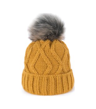 Зимна шапка с помпон в горчица снимка