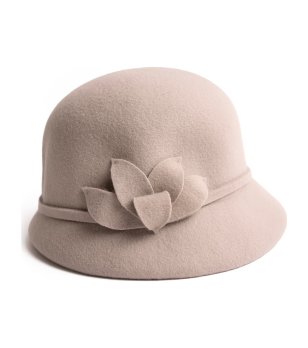 Дамска шапка в светлобежово Lucy снимка