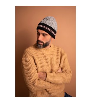 Зимна шапка в светлосиво и тъмносиньо снимка