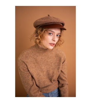 Дамски каскет Emira в тъмнобежово снимка