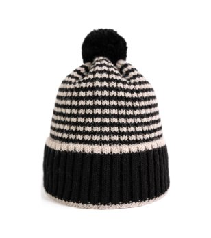 Унисекс зимна шапка в черно и екрю  снимка
