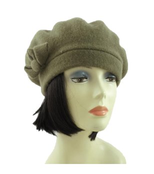 Вълнена дамска шапка в цвят каки снимка