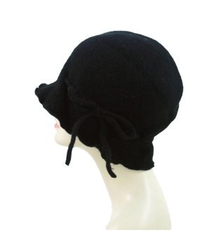 Дамска шапка в черно Nells от вълна снимка