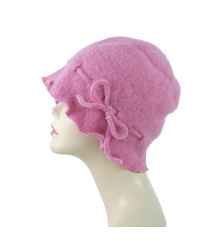 Дамска шапка в светлорозово Nells от вълна снимка