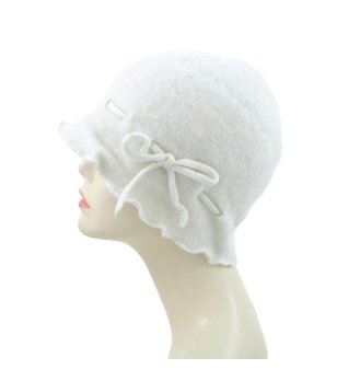 Бяла дамска шапка Nells от вълна снимка