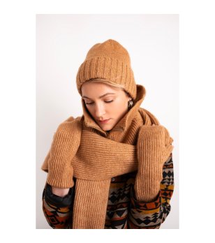 Зимен комплект от 4 части в кафяво снимка